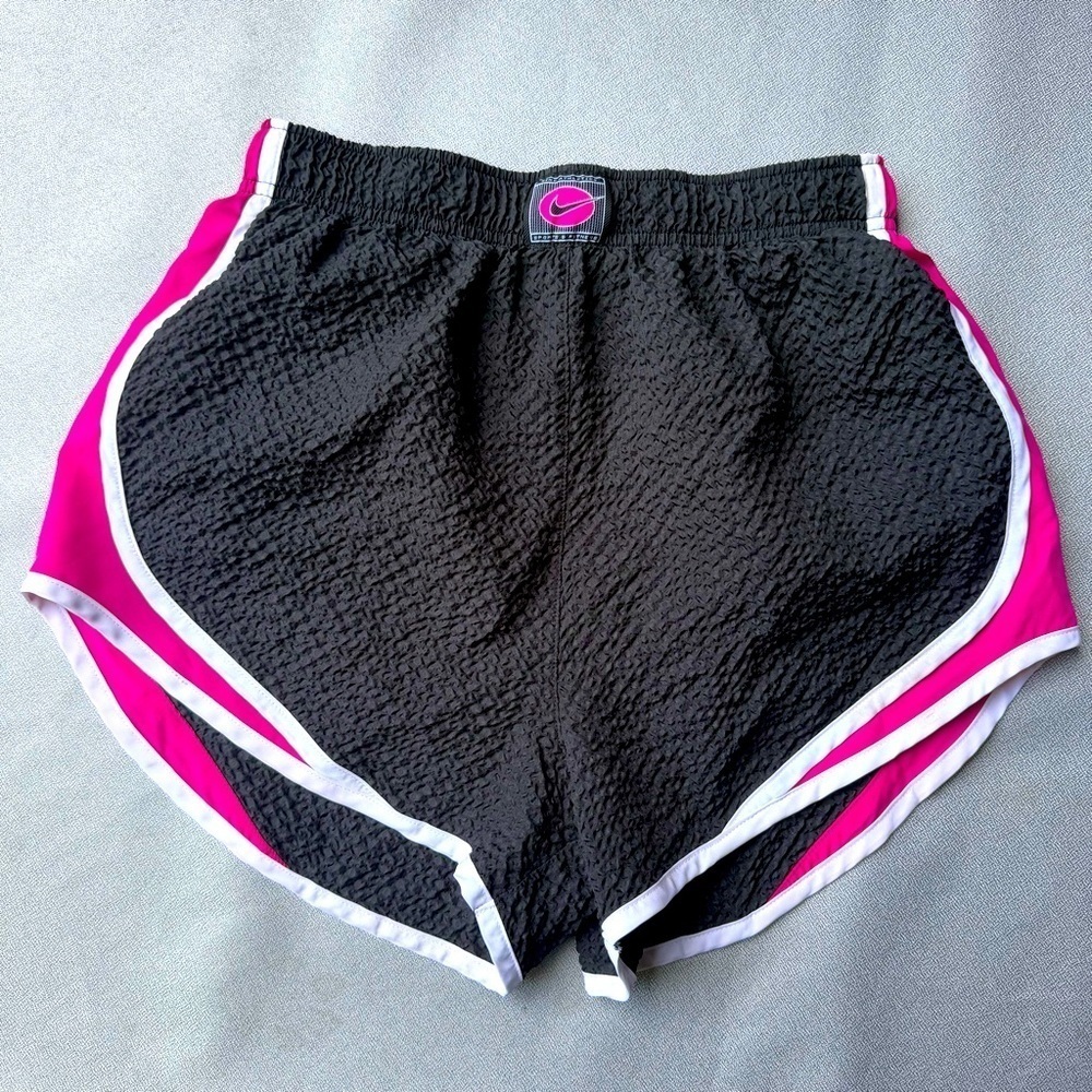 Nike Women’s Tempo Icon Clash Textured Short Running Shorts Black & Pink M